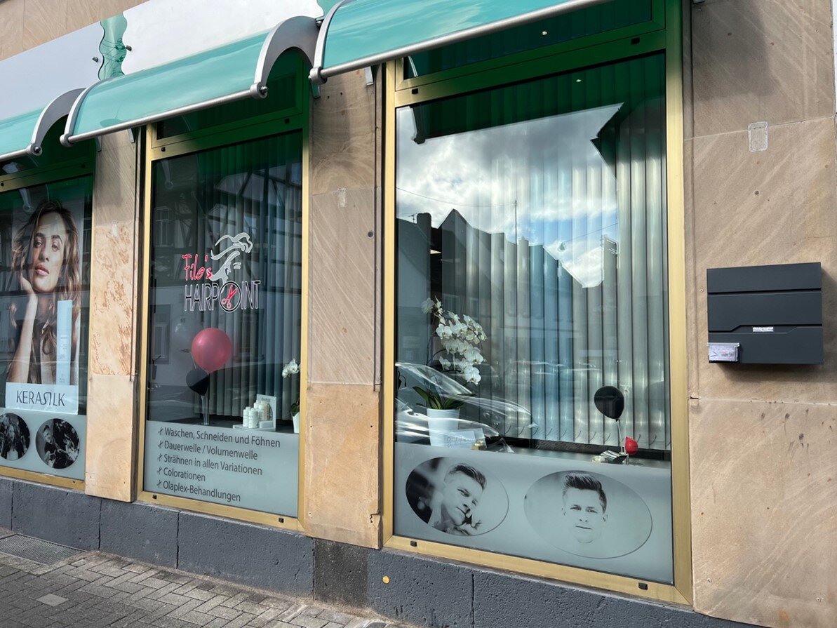 Eingang von Filo's Hairpoint in Wiesbaden